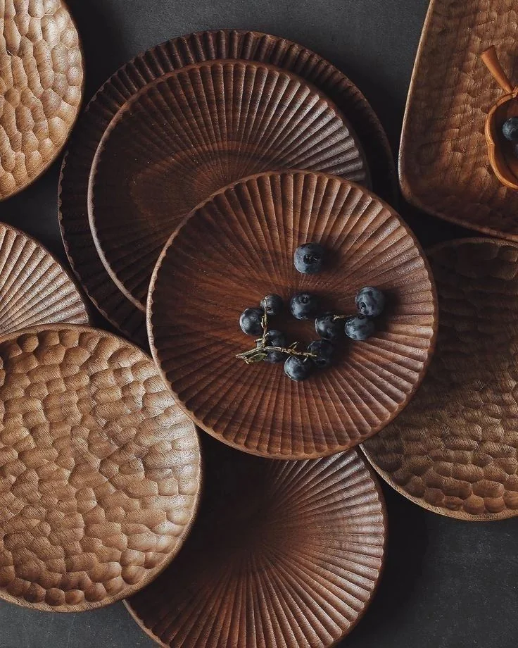 Fluted and hammered plates