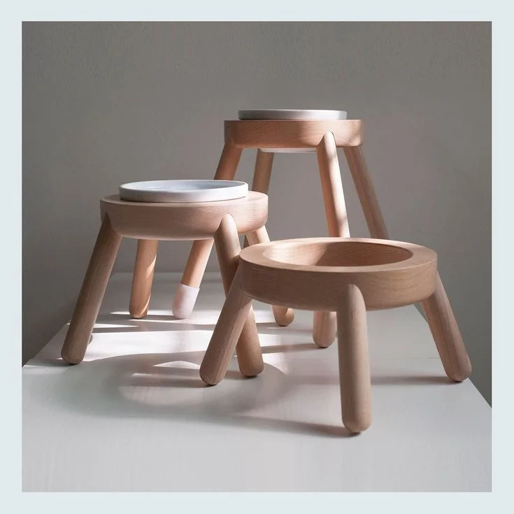 Tripod pet bowl stands