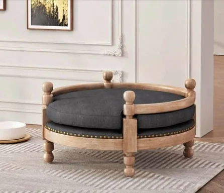 Turned spindle pet bed